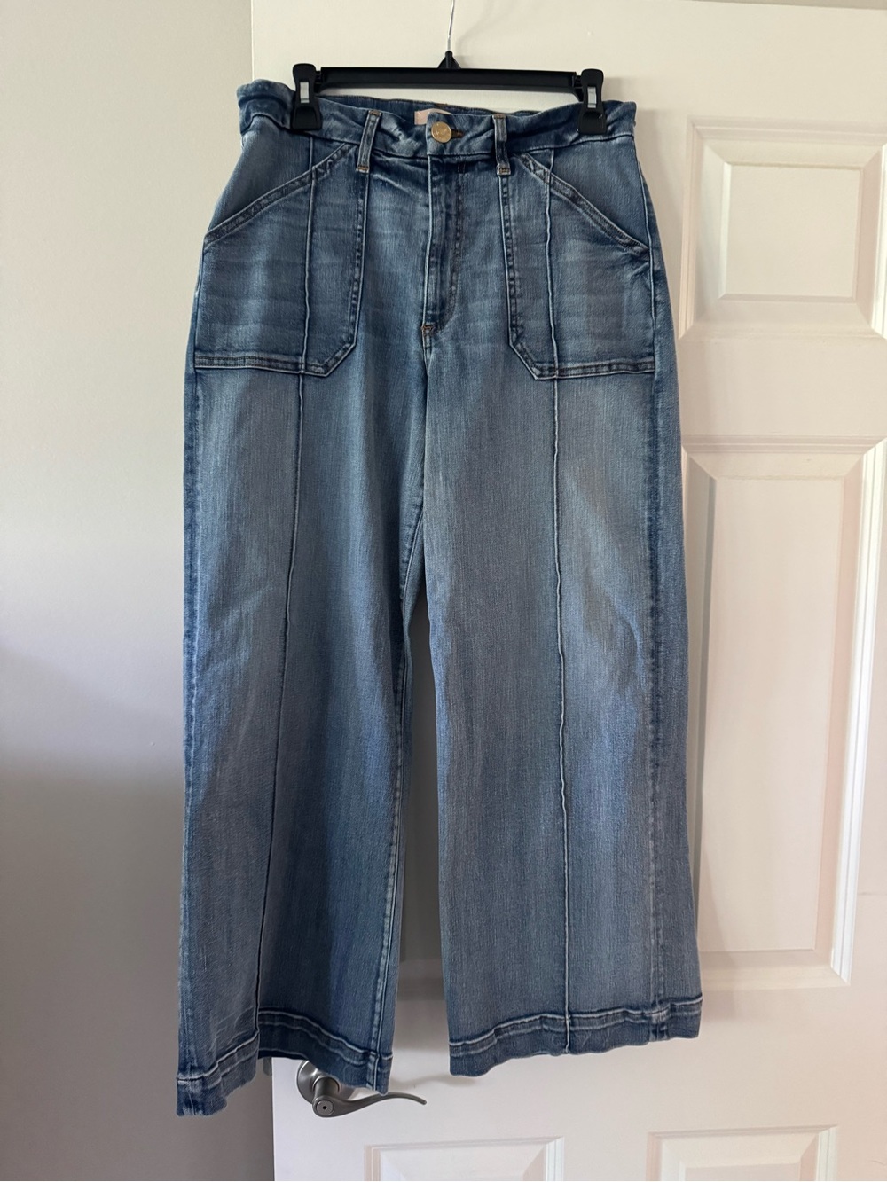Kut from the Kloth Light Blue Wide Leg Ankle Jeans.  Only worn a few times.